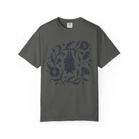 Load image into Gallery viewer, Folk Art Vintage Bat Graphic Tee